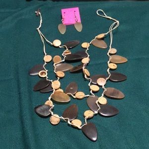 NATURAL/BROWN SHELL NECKLACE /EARRINGS 🌻